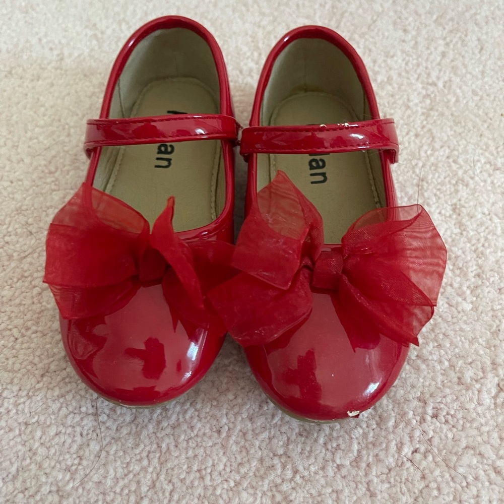 Toddler size 9 red shoe